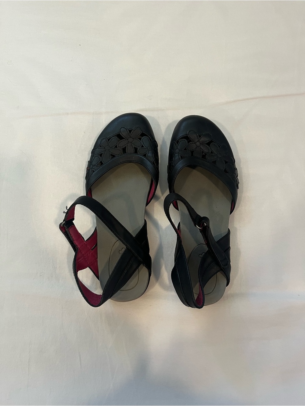 Y2K 2000s Black flower strapped flats size 7.5